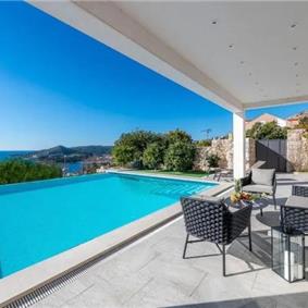 3 bedroom villa with infinity pool in Mlini, sleeps 6